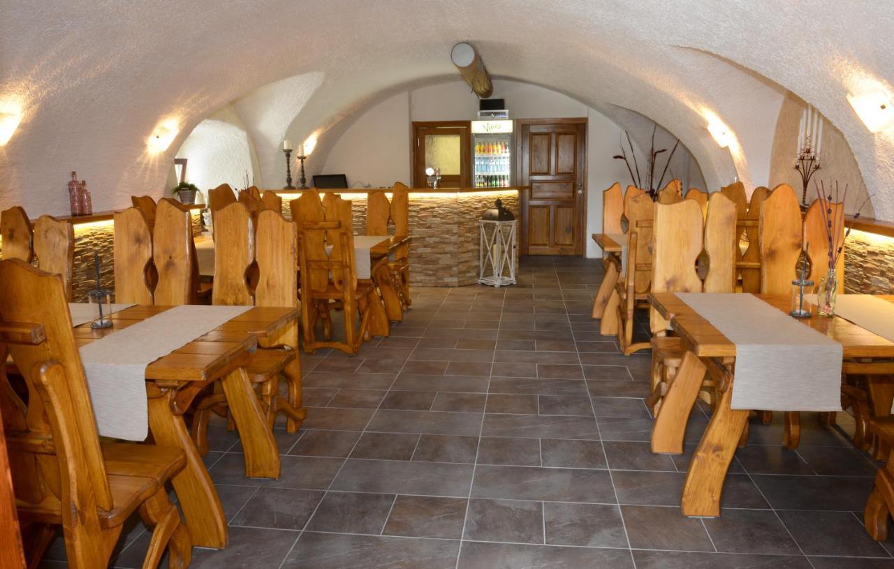 Hotel Restaurace a penzion pod hradem Zlín Esterno foto